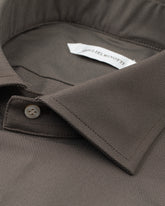 Camicia regular fit con collo francese in tessuto tecnico performante marrone effetto pinpoint - Marrone | Giemme BrandsCorporate