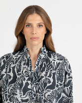 Boxy fit shirt with a standing diplomatic collar and three-quarter sleeves, made from cotton with an exclusive print in shades of blue and white - Blue | Giemme BrandsCorporate