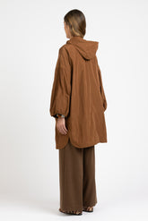 Trench con cappuccio in tessuto tecnico color nocciola - Nocciola | Giemme BrandsCorporate