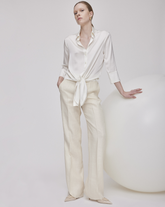 Camicia boxy fit con nodo sul davanti in seta elasticizzata tinta in capo bianca - Bianco | Giemme BrandsCorporate