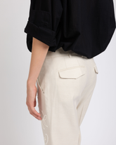 Pantaloni regular fit a gamba dritta in viscosa, lino e cotone elasticizzato beige con ricamo - Beige | Giemme BrandsCorporate
