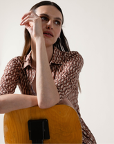 Longuette shirt dress in high-performance Skinlike fabric with an exclusive brown geometric print - Hazelnut | Giemme BrandsCorporate