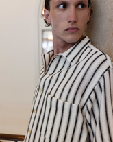 Camicia over fit a mezza manica con collo italiano in maglia di poliestere e cotone bianca a righe nere - Nero | Giemme BrandsCorporate