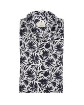 Camicia slim fit con collo francese in cotone misto lino con stampa foliage sui toni del blu - Collezione UOMO | Giemme BrandsCorporate