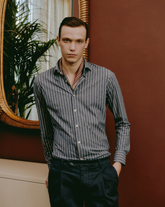 Regular-Fit-Hemd mit französischem Kragen aus blauem High-Performance-Skinlike-Gewebe mit weißen Streifen - Caliban Herren New In | Giemme BrandsCorporate