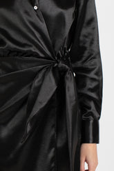 Kleid mit Kreuzung aus schwarzem exklusivem Satin - Schwarz | Giemme BrandsCorporate