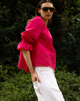 Blusa boxy fit con scollo a barchetta in cotone elasticizzato fucsia con ricamo in San Gallo - Fuxia | Giemme BrandsCorporate